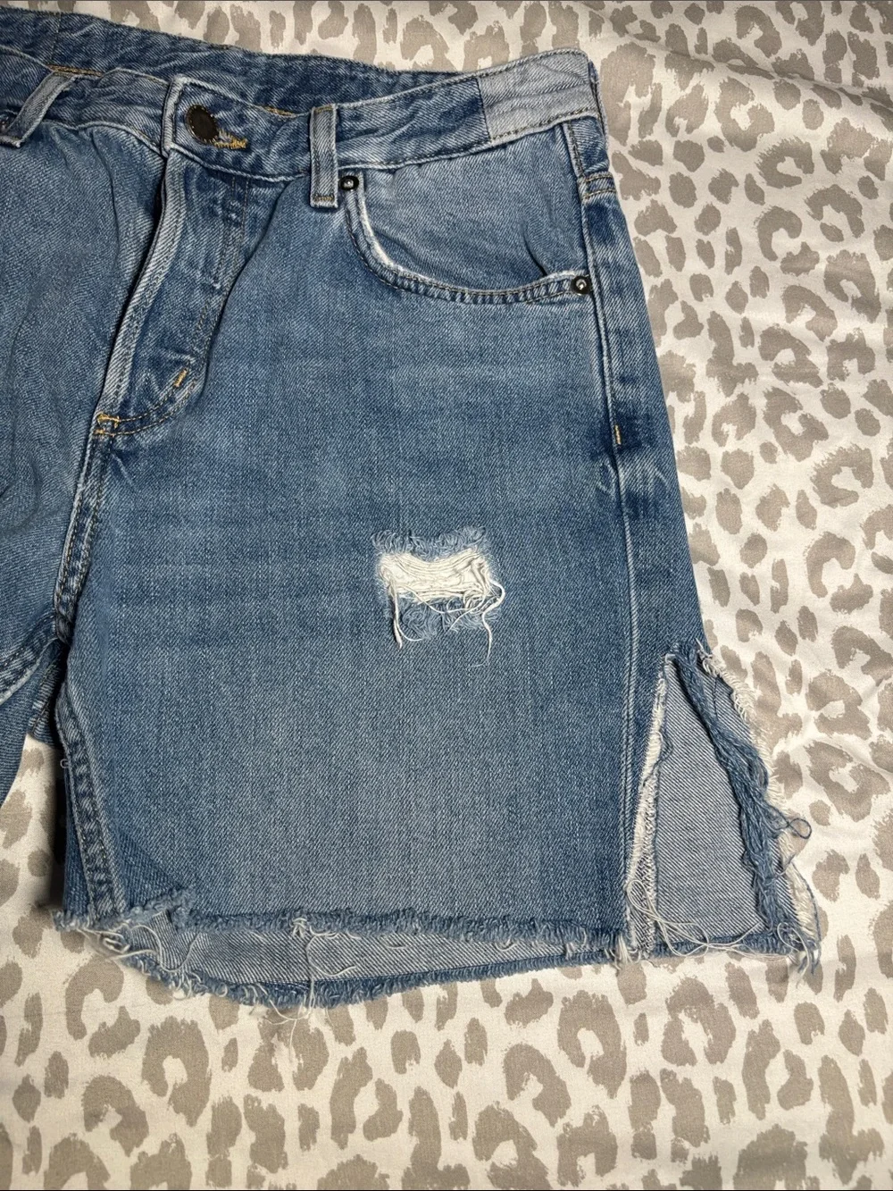 &Denim Mid-Rise Distressed Blue Denim Shorts
